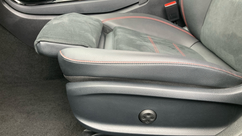 Mercedes-Benz CLA 250e AMG Line Premium + Night Ed 4dr Tip Auto Saloon